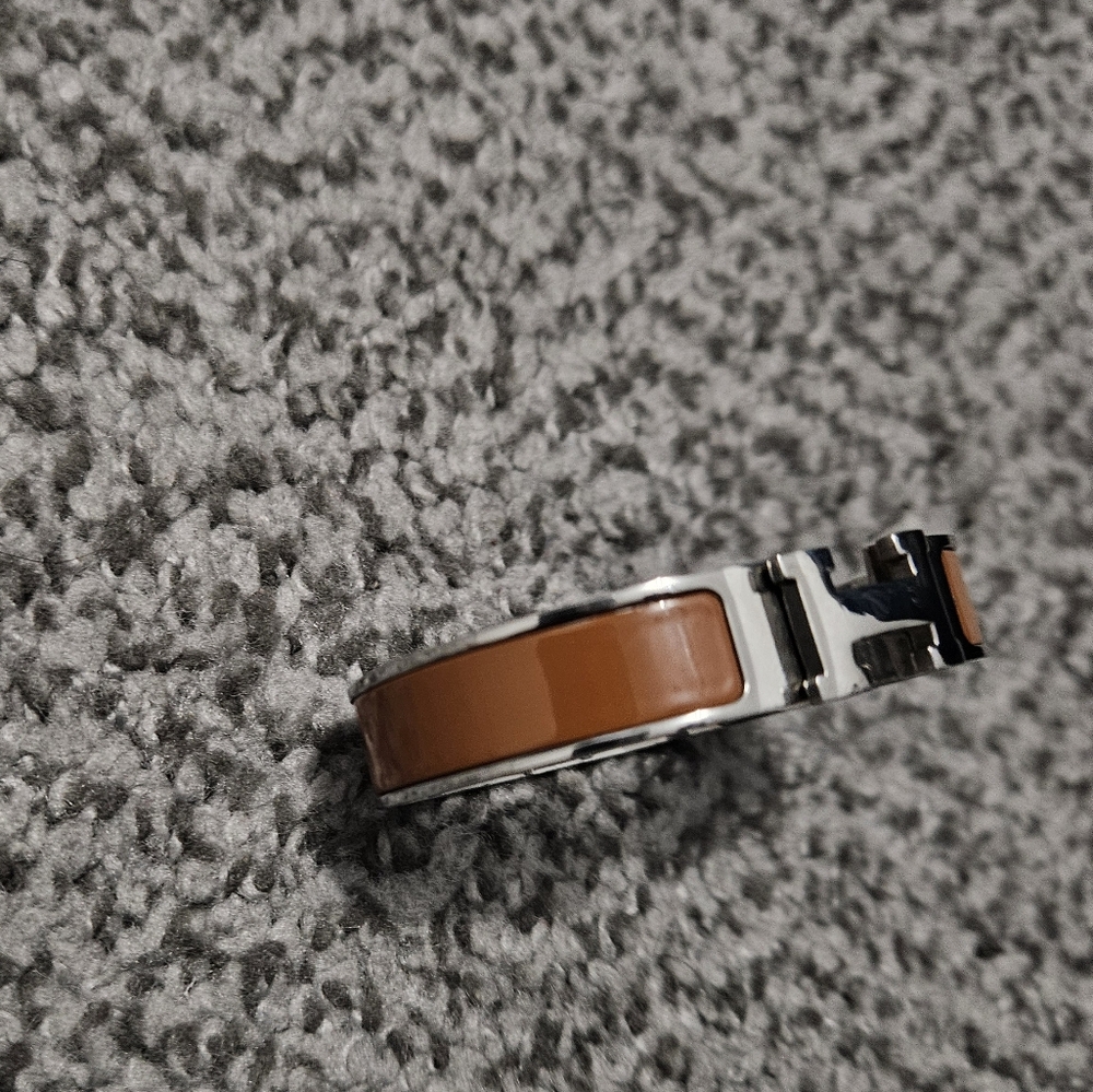Sale: Women's "Hermes" Clic Bracelet - Picture 7 of 8